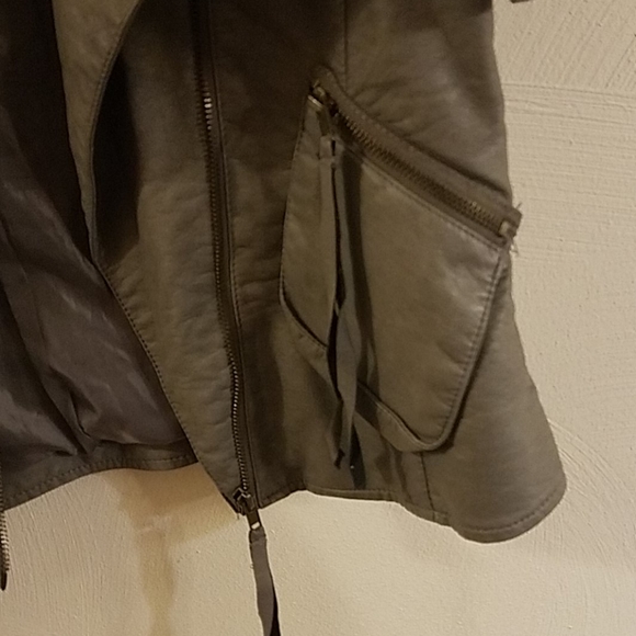 Romeo & Juliet Gray Vegan Zipper Jacket - Picture 5 of 11